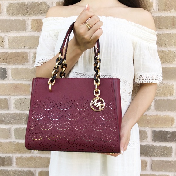 Michael Kors Handbags - Gaby’sBags👜💕-NWT Michael Kors Medium Tote